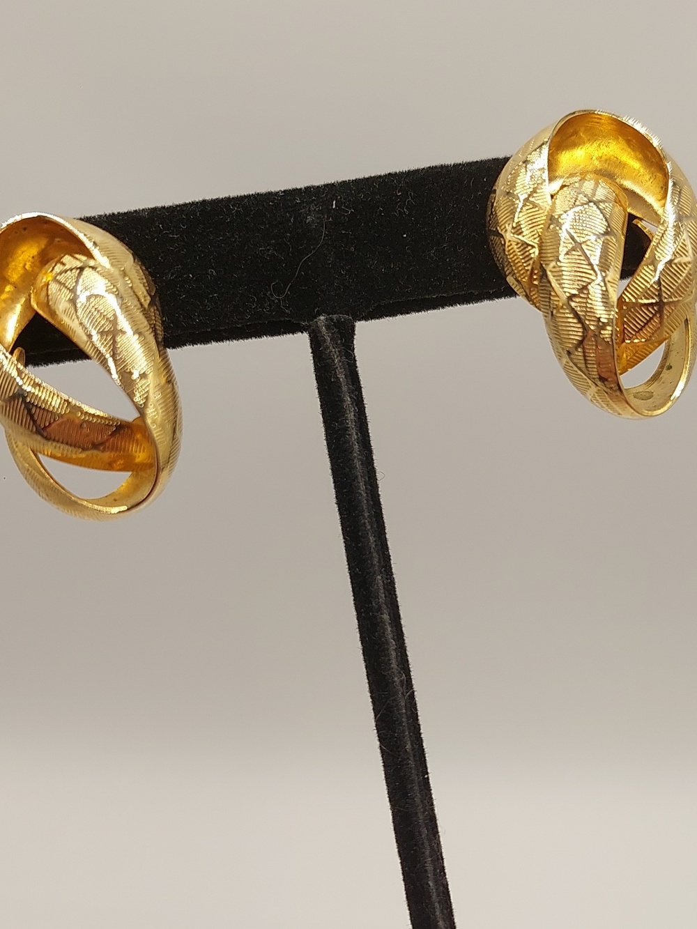 Vintage '80s '90s Gold-Tone Twisted Hoop Vintage Lightweight Statement Earrings
